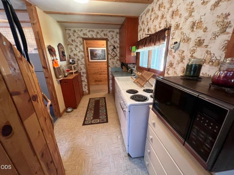 Tiny photo for 46929 Glendale Street, Chiloquin, OR 97624 (MLS # 220226854)
