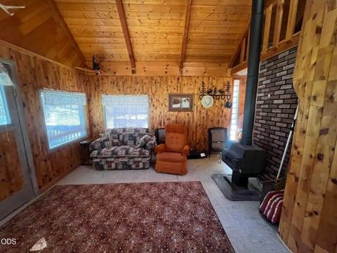Tiny photo for 46929 Glendale Street, Chiloquin, OR 97624 (MLS # 220226854)