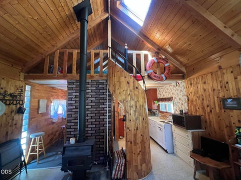 Tiny photo for 46929 Glendale Street, Chiloquin, OR 97624 (MLS # 220226854)