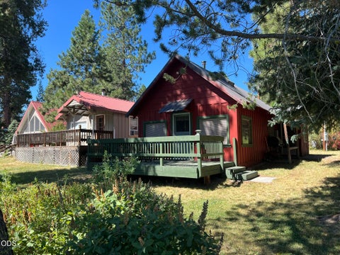 Photo of 46929 Glendale Street, Chiloquin, OR 97624 (MLS # 220226854)