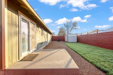 Tiny photo for 986 NE Mahogany Street, Prineville, OR 97754 (MLS # 220215457)