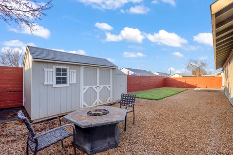 Tiny photo for 986 NE Mahogany Street, Prineville, OR 97754 (MLS # 220215457)