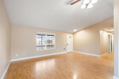 Tiny photo for 986 NE Mahogany Street, Prineville, OR 97754 (MLS # 220215457)