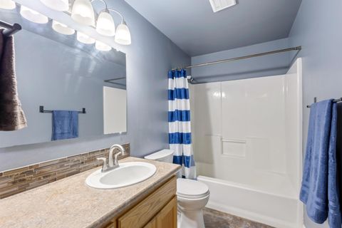 Tiny photo for 986 NE Mahogany Street, Prineville, OR 97754 (MLS # 220215457)