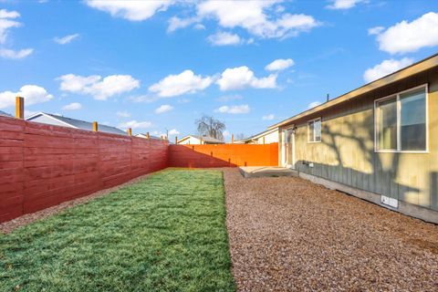 Tiny photo for 986 NE Mahogany Street, Prineville, OR 97754 (MLS # 220215457)