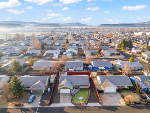 Tiny photo for 986 NE Mahogany Street, Prineville, OR 97754 (MLS # 220215457)