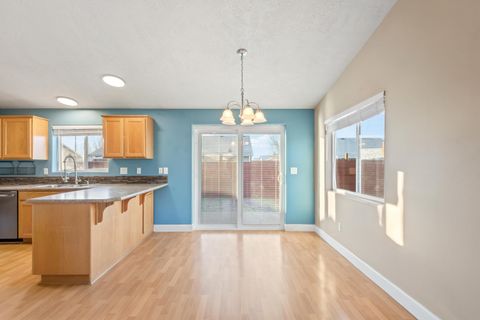 Tiny photo for 986 NE Mahogany Street, Prineville, OR 97754 (MLS # 220215457)