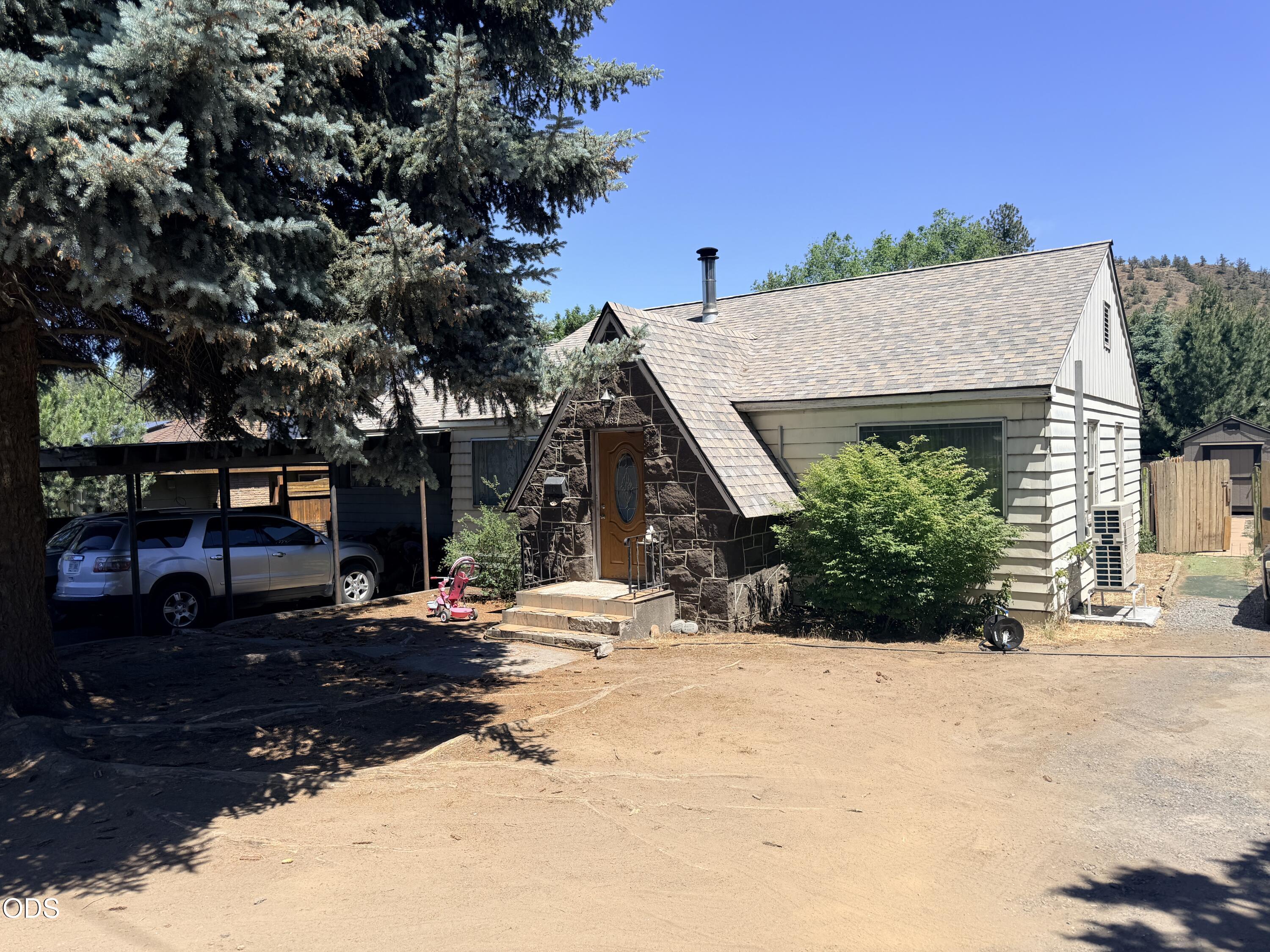 862 NE 8th Street