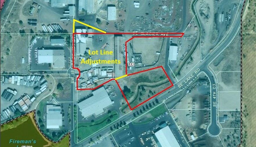 3.5 Acre heavy industrial site with 36,000sf of warehouse and office buildings for sale. Improvements include 600amp power on site, rail spur, an 18,000sf freespan warehouse building, 15,000sf partitioned warehouse building that housed a fertilizer distribution facility, equipment repair area, heavy truck scale, dockhigh rollup door, several other rollups, two offices areas and ample, graveled and/or paved storage yard. Property was the former Midstate Fertilizer facility. Property is currently vacant and ready to show.