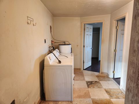 Tiny photo for 385 SE B Street, Madras, OR 97741 (MLS # 220211713)