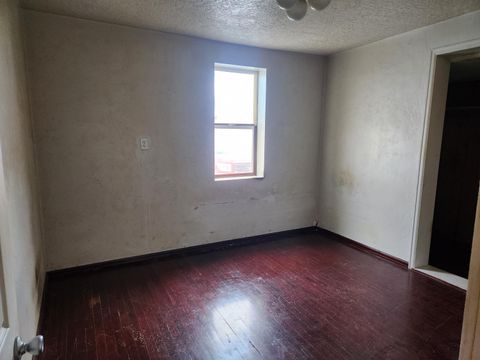 Tiny photo for 385 SE B Street, Madras, OR 97741 (MLS # 220211713)