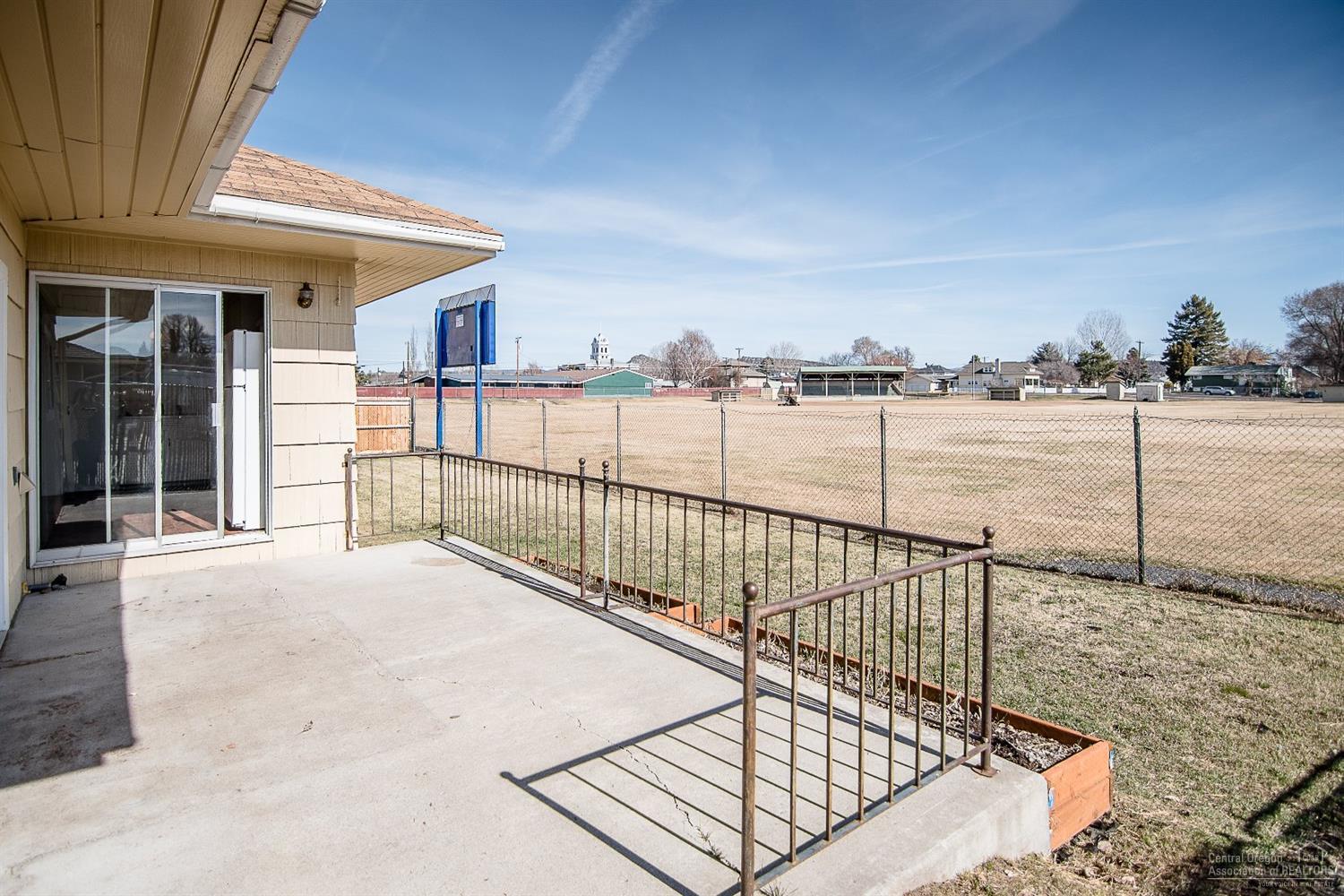 Oregon + Western - Residential