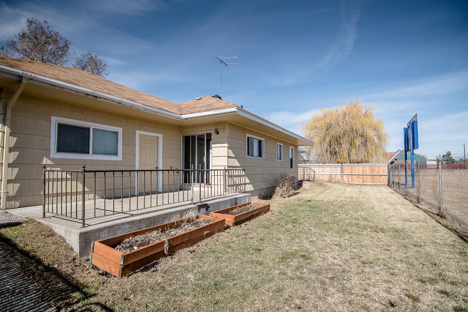 Oregon + Western - Residential