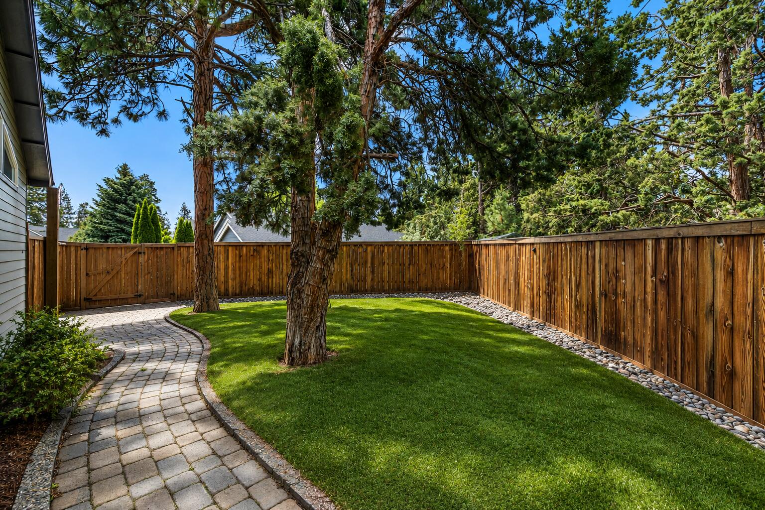 1652 NE Redrose Court