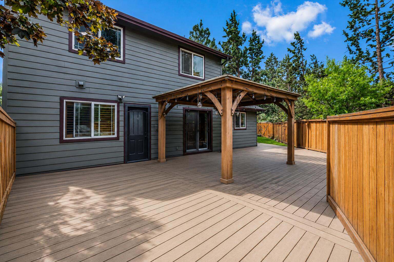 1652 NE Redrose Court