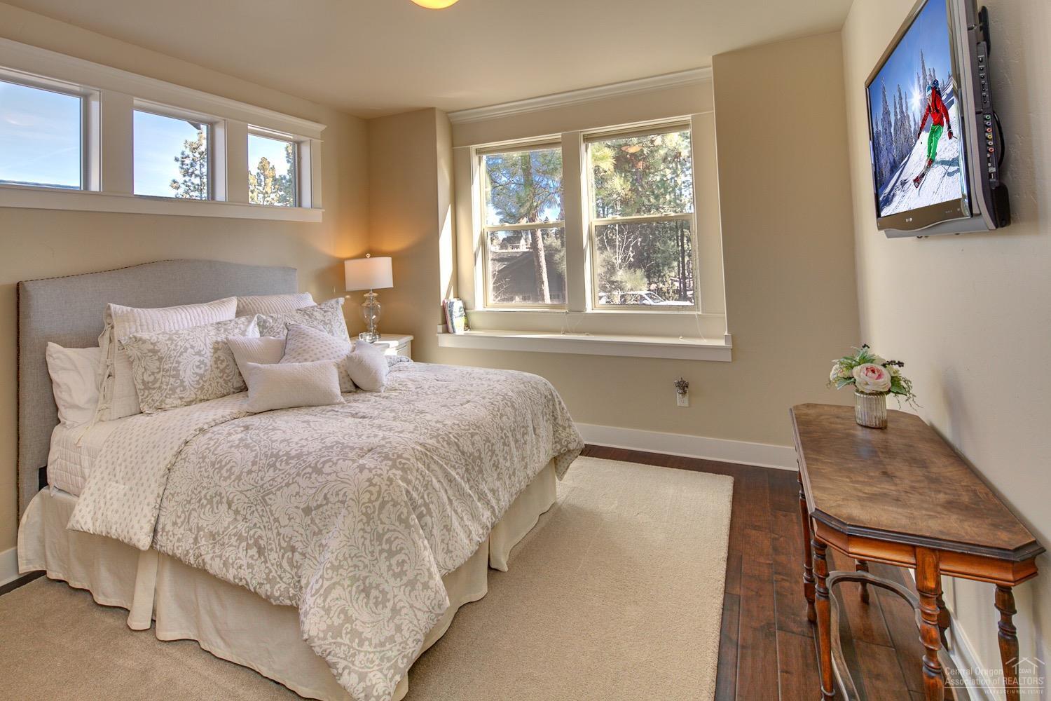 Three Pines - Residential