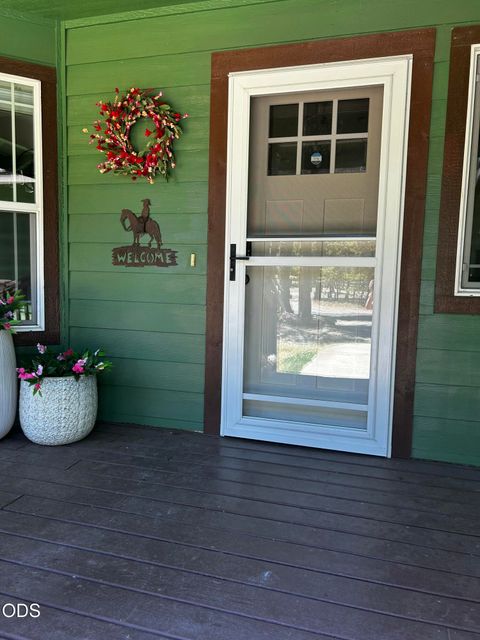 Photo of 51343 Mitchell RD, La Pine, OR 97739 (MLS # 220223813)