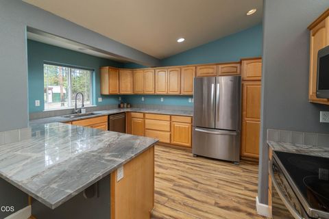 Tiny photo for 51343 Mitchell RD, La Pine, OR 97739 (MLS # 220223813)