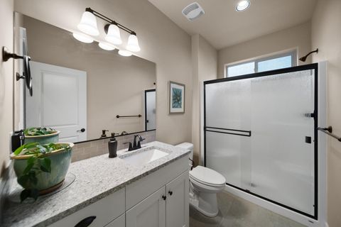 Tiny photo for 1229 NE Sunrise Street, Prineville, OR 97754 (MLS # 220212900)