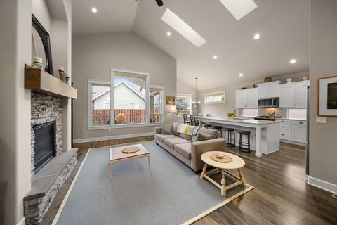 Tiny photo for 1229 NE Sunrise Street, Prineville, OR 97754 (MLS # 220212900)