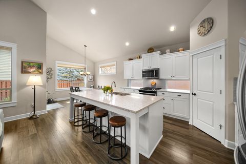 Tiny photo for 1229 NE Sunrise Street, Prineville, OR 97754 (MLS # 220212900)