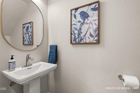Tiny photo for 2032 Sunset Drive #7, Medford, OR 97501 (MLS # 220226842)
