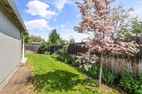 Tiny photo for 35 Scholarship Way, Medford, OR 97501 (MLS # 220219403)