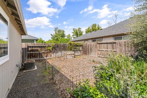 Tiny photo for 35 Scholarship Way, Medford, OR 97501 (MLS # 220219403)