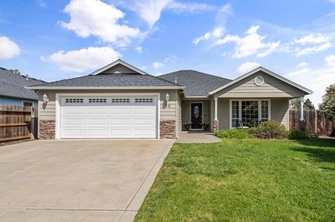 Tiny photo for 35 Scholarship Way, Medford, OR 97501 (MLS # 220219403)