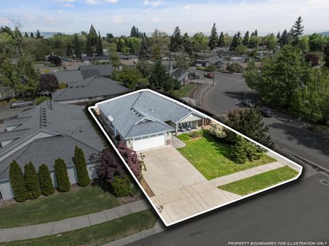 Tiny photo for 35 Scholarship Way, Medford, OR 97501 (MLS # 220219403)