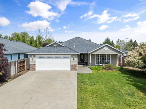 Tiny photo for 35 Scholarship Way, Medford, OR 97501 (MLS # 220219403)