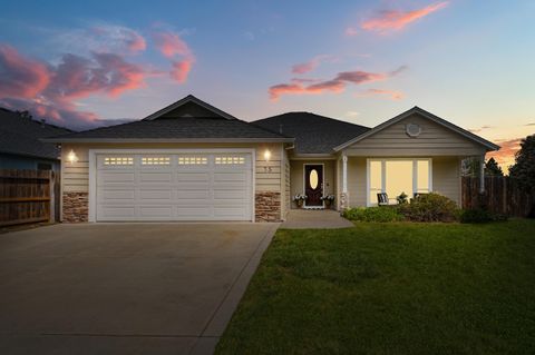 Tiny photo for 35 Scholarship Way, Medford, OR 97501 (MLS # 220219403)