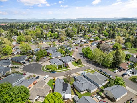 Tiny photo for 35 Scholarship Way, Medford, OR 97501 (MLS # 220219403)