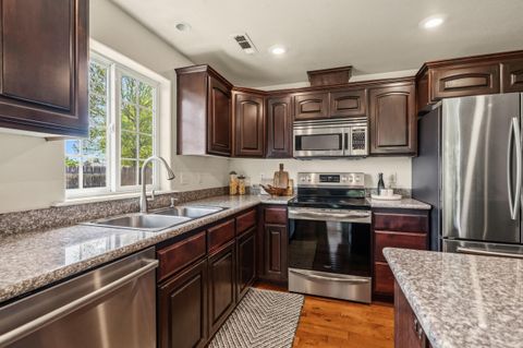 Tiny photo for 35 Scholarship Way, Medford, OR 97501 (MLS # 220219403)