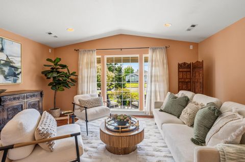 Photo of 35 Scholarship Way, Medford, OR 97501 (MLS # 220219403)