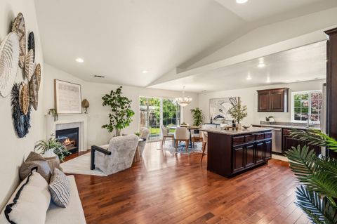 Tiny photo for 35 Scholarship Way, Medford, OR 97501 (MLS # 220219403)