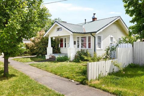 611 W 11th Street Medford OR 97501