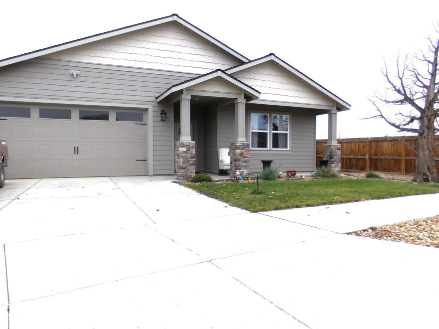 Gorgeous newer single level 3 bedroom with 3 full bathrooms Includes 2 primary suites. 
Upgraded vinyl plank flooring.
Natural gas forced air with  Central A/C.
This is a must see!!! 
Granite counters, custom hand built cabinets and so much more. 
Open floor plan. 
garage is oversized with 509 sq ft. 
Has nice backyard covered patio for entertaining.