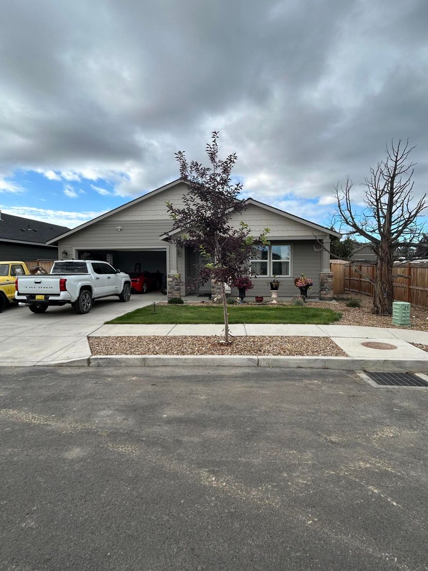 Gorgeous newer single level 3 bedroom with 3 full bathrooms Includes 2 primary suites. 
Upgraded vinyl plank flooring.
Natural gas forced air with  Central A/C.
This is a must see!!! 
Granite counters, custom hand built cabinets and so much more. 
Open floor plan. 
garage is oversized with 509 sq ft. 
Has nice backyard covered patio for entertaining.