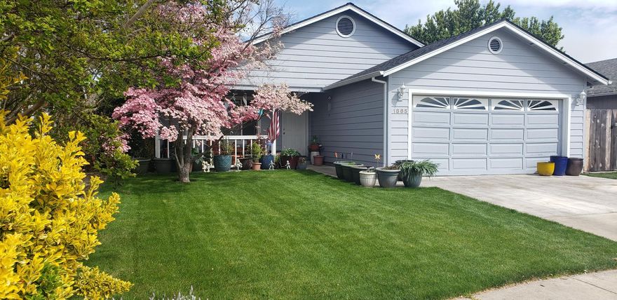 SOLD ONLY. Welcome to your next home, perfectly situated in a peaceful, private circle in Southwest Medford. This beautifully updated 3-bedroom, 2-bathroom gem, built in 2000, offers modern comforts and low-maintenance living. Whether you're a first-time homebuyer or looking to downsize, this home is a must-see! Key Features: Spacious Layout: Enjoy the open feel with vaulted ceilings that create a bright and airy ambiance. Modern Updates: Featuring new laminate wood grain flooring throughout, stylish quartz countertops in the kitchen and bathrooms, and sleek new stainless steel appliances, including a gas convection oven. Energy Savings: Newly installed solar panels and a brand-new roof keep your utility costs incredibly low. Last month's power bill was just $14, and you can expect only $30 in the winter! Raised garden beds, perfect for green thumbs, are located on the south side of the house. Enjoy outdoor living with covered front and back porch.