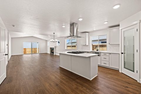 Tiny photo for 454 NW Monte Vista Avenue #127, Madras, OR 97741 (MLS # 220212712)