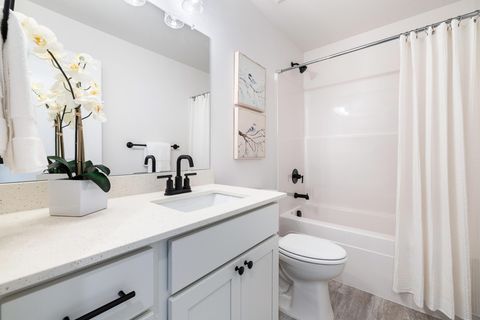 Tiny photo for 454 NW Monte Vista Avenue #127, Madras, OR 97741 (MLS # 220212712)