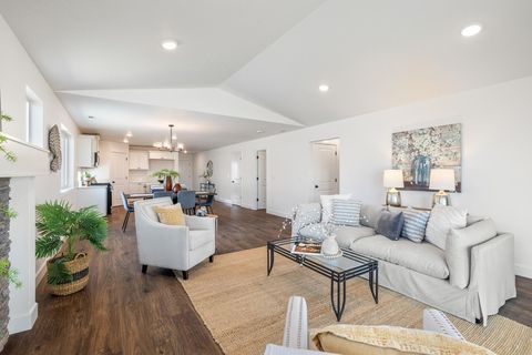 Tiny photo for 454 NW Monte Vista Avenue #127, Madras, OR 97741 (MLS # 220212712)