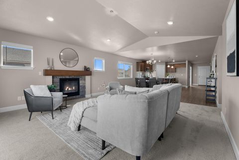 Tiny photo for 454 NW Monte Vista Avenue #127, Madras, OR 97741 (MLS # 220212712)