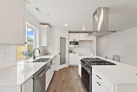 Tiny photo for 454 NW Monte Vista Avenue #127, Madras, OR 97741 (MLS # 220212712)