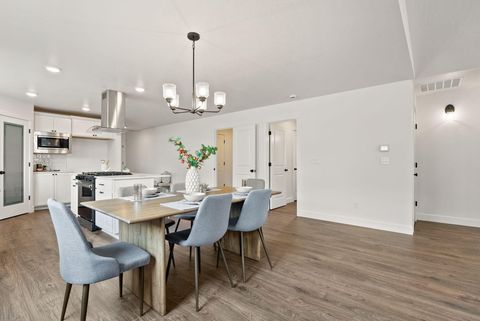 Tiny photo for 454 NW Monte Vista Avenue #127, Madras, OR 97741 (MLS # 220212712)