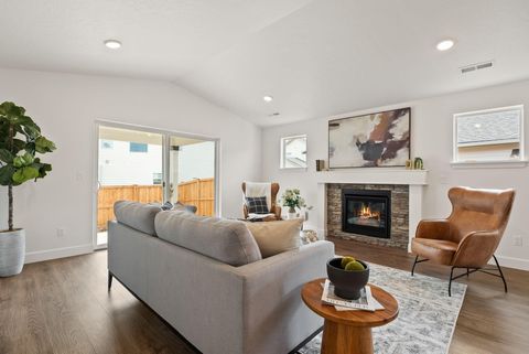 Tiny photo for 454 NW Monte Vista Avenue #127, Madras, OR 97741 (MLS # 220212712)