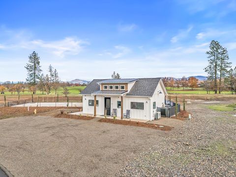 Tiny photo for 107 Golf View Drive, Eagle Point, OR 97524 (MLS # 220212164)