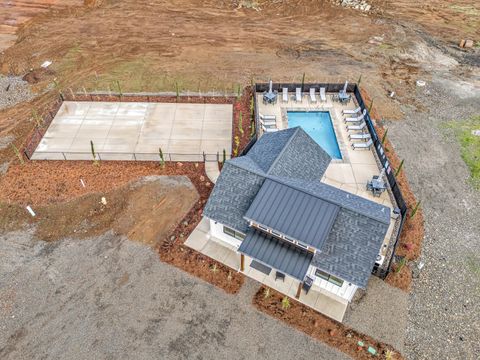 Tiny photo for 107 Golf View Drive, Eagle Point, OR 97524 (MLS # 220212164)