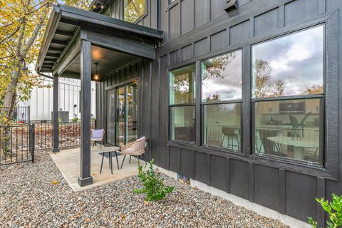 Tiny photo for 107 Golf View Drive, Eagle Point, OR 97524 (MLS # 220212164)